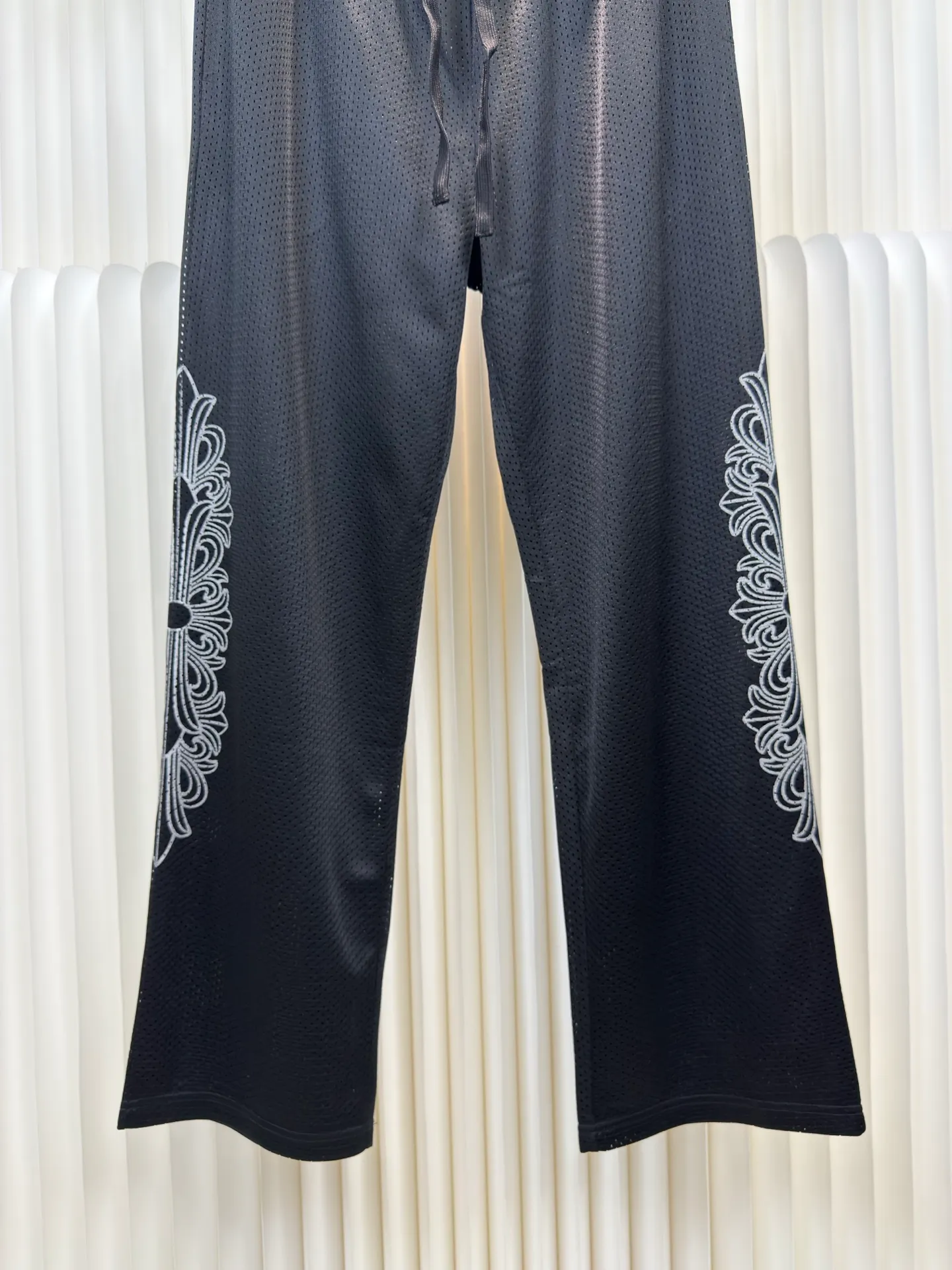 P350 Chrome Hear glitter hockey trousers, custom dyed color, the highest version on the market. The fabric is made of high-density 100D bird's eye cloth. Double-sided mesh positioning is very time-consuming. The cost of labor loss is very high. Single-layer thin transparent bottom junk that is not available on the market. Same style for men and women. OS version. Size S M L